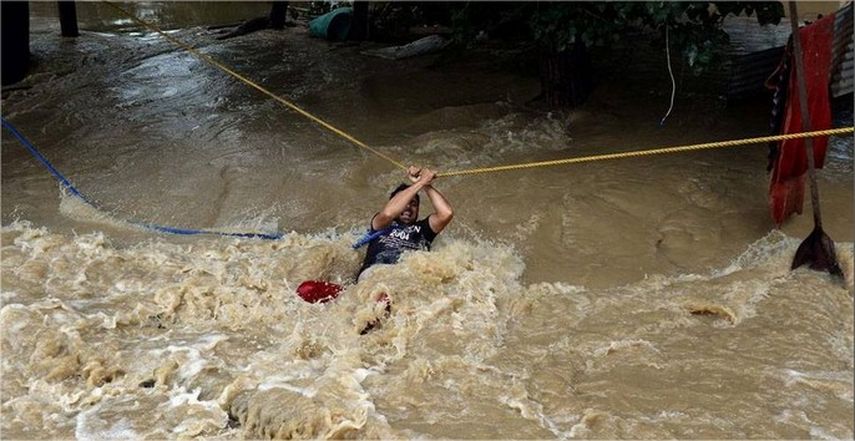 Este fin de semana unas 150.000 personas quedaron atrapadas sin poder abandonar sus hogares en India, mientras que en Paksitán más de 100 poblados se vieron afectados. (Foto: noticias_tvperu)