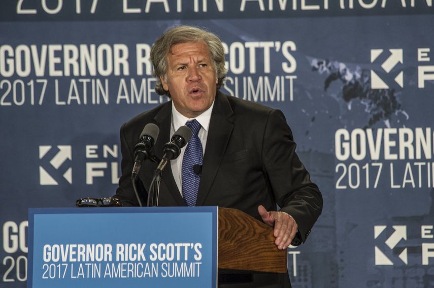 Almagro en la Cumbre  Latinoamericana 2017, organizada por el gobernador de Florida, Rick  Scott.