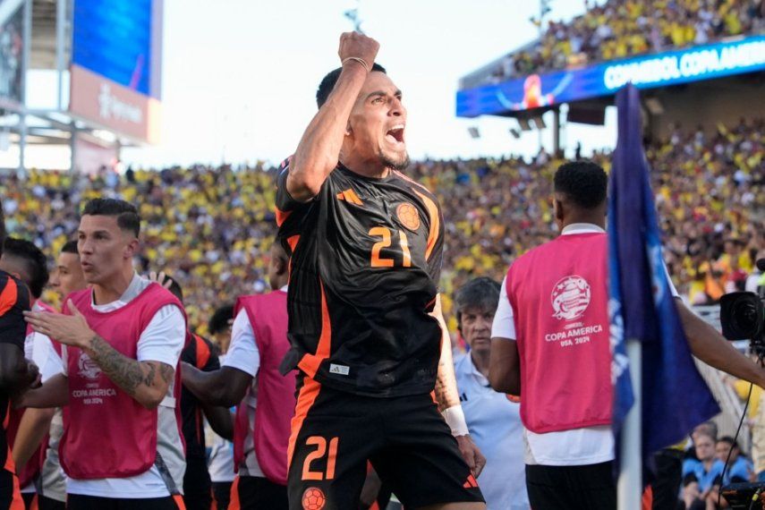 Daniel Muñoz celebra tras anotar un gol para Colombia ante Brasil en el partido por el Grupo D de la Copa América, el martes 2 de julio de 2024, en Santa Clara, California.&nbsp;