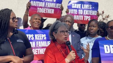 Daniella Levine Cava, alcaldesa de Miami-Dade, apoya a la comunidad haitiana.&nbsp;