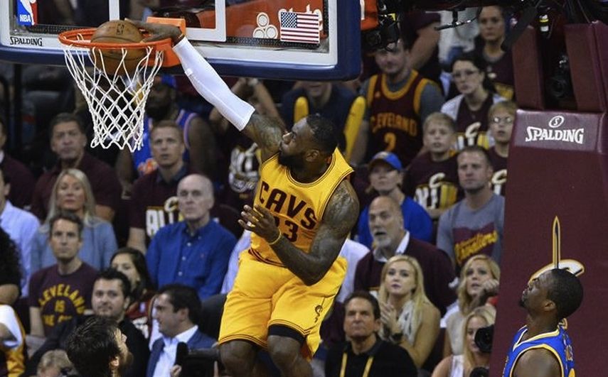 LeBron James lideró el ataque de Cleveland. (EFE)