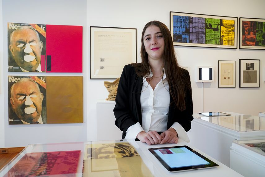 La curadora Aimé Iglesias Lukin previo a la inauguración de This Must Be the Place: Latin American Artists in New York, 1965–1975, una exposición en la Americas Society en Nueva York, el miércoles 15 de septiembre de 2021.&nbsp;