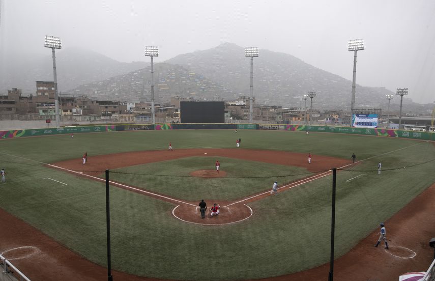 Cuba llegó a Lima por el oro en su deporte rey con su mejor escuadra, según expertos y medios en la isla. Un equipo en el que sólo faltó el veterano y cuarto bate Alfredo Despaigne, pero que contaba con ocho peloteros que militan en las ligas de Japón, México y Canadá.
