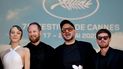 La actriz rusa Alyona Mikhailova, el actor estadounidense-ruso Odin Biron, el director ruso Kirill Serebrennikov y el actor ruso Filipp Avdeev posan al llegar a la proyección de la película La esposa de Tchaikovsky (Zhena Chaikovskogo) durante la 75ª edición del Festival de Cine de Cannes en Cannes , sur de Francia, el 18 de mayo de 2022. La actriz rusa Alyona Mikhailova, el actor estadounidense-ruso Odin Biron, el director ruso Kirill Serebrennikov y el actor ruso Filipp Avdeev posan al llegar a la proyección de la película La esposa de Tchaikovsky (Zhena Chaikovskogo) durante la 75ª edición del Festival de Cine de Cannes en Cannes , sur de Francia, el 18 de mayo de 2022.