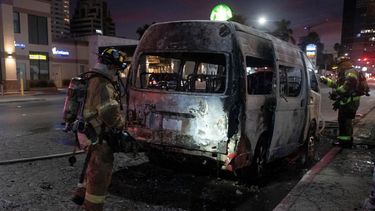 Uno de los vehículos incendiados por el crimen organizado en los hechos violentos registrados de Baja California, estado fronterizo con Estados Unidos.&nbsp;