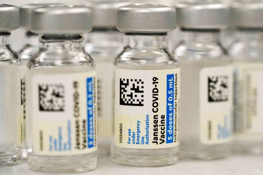 Frascos de la vacuna contra el COVID-19 desarrollada por Johnson & Johnson en una farmacia de Denver.&nbsp;