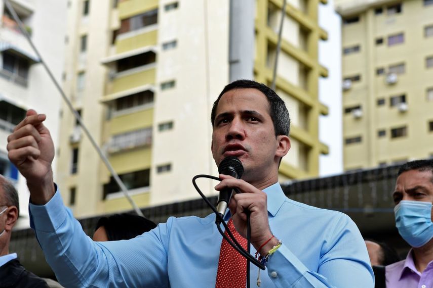 El líder opositor y presidente encargado de Venezuela, Juan Guaidó, durante una rueda de prensa en la que anunció el lanzamiento de una consulta popular virtual para ignorar las últimas elecciones legislativas en Caracas, el 7 de diciembre de 2020.