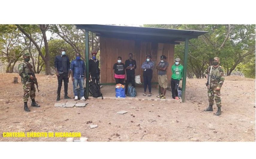 Parte de los migrantes africanos detenidos y posteriormente devuelto a Costa Rica por el Ejército de NIcaragua.