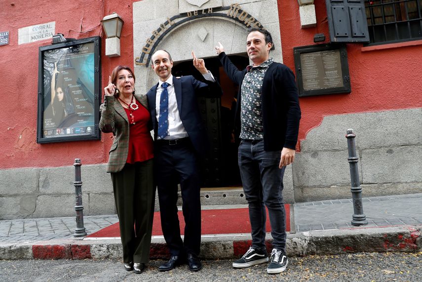 Tiene solo cuatro mesas dobles.