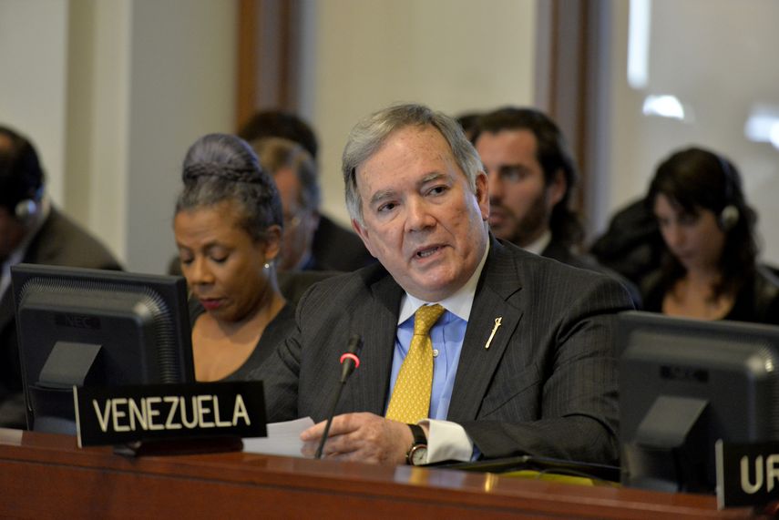 Roy Chaderton dijo que un posible ajuste del cronograma electoral de 2017 es una propuesta discutible de la MUD, aunque no precisó mayores detalles