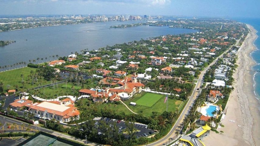 Mar-a-Lago, el exclusivo club social del presidente Donald Trump, está situado entre el Océano Atlántico y el Canal Intracostero del Atlántico.