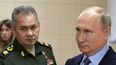 El presidente ruso, Vladimir Putin, a la derecha, y el ministro de Defensa, Sergei Shoigu, visitan un centro tecnológico militar en Anapa, Rusia.