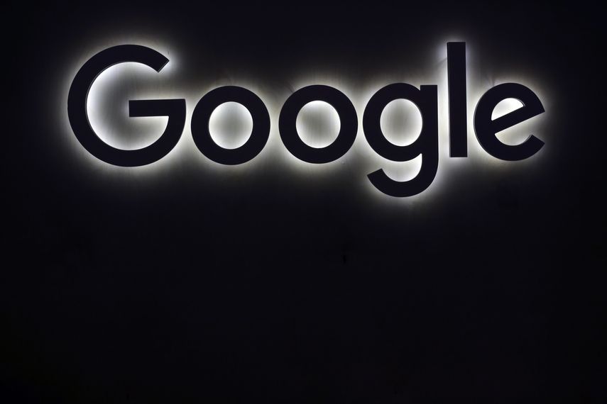 Logotipo de Google durante una exposici&oacute;n de dispositivos electr&oacute;nicos en Par&iacute;s.