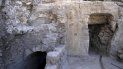 Sitio de un baño ritual, o mikvé, izquierda, junto al Muro de los Lamentos en la Ciudad Vieja de Jerusalén, 17 de julio de 2022. El baño, que data del siglo I, fue descubierto por trabajadores que construyen un elevador. 