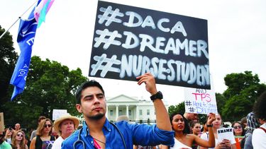 Cerca de 800.000 jóvenes indocumentados fueron beneficiados por el programa DACA, que los protege de la deportación.
