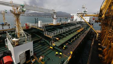 El barco petrolero&nbsp;de Ir&aacute;n Fortuna anclado en el muelle de la refiner&iacute;a El Palito, cerca de Puerto Cabello, Venezuela.