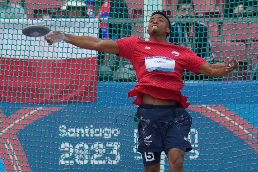 El chileno Santiago Ford compite en la prueba de disco del decatlón de los Juegos Panamericanos de Santiago, Chile, el martes 31 de octubre de 2023.