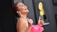 En esta foto de archivo tomada el 3 de abril de 2022, la modelo estadounidense Chrissy Teigen llega a la 64ª Entrega Anual de los Premios Grammy en el MGM Grand Garden Arena en Las Vegas.