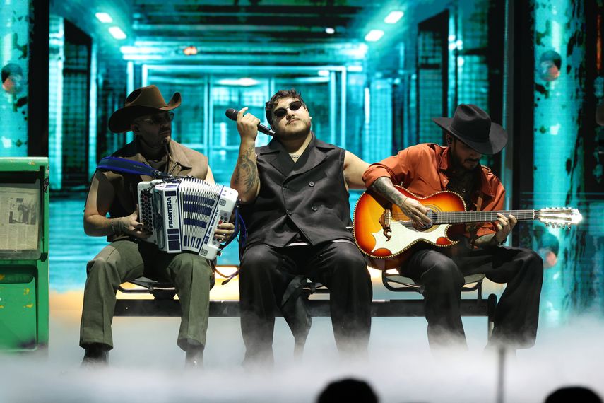 Grupo Frontera se presenta en la ceremonia de los Premios Latin Billboard 2025 en el James L. Knight Center el 23 de octubre de 2025 en Miami, Florida.