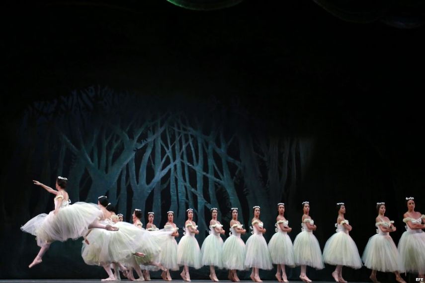 Integrantes del Ballet Nacional de Cuba durante un ensayo el pasado viernes en Puerto Rico. (EFE)