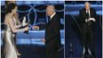 En esta combinación de fotos, la actriz Rachel Weisz le entrega a Alan Arkin el Óscar al mejor actor de reparto por Little Miss Sunshine, a la izquierda, y Arkin da su discurso de aceptación, tras colocar su estatuilla en el piso, durante la gala de premiación el 25 de febrero de 2007 en Los Ángeles.&nbsp;