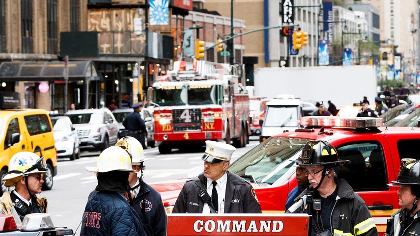 Fotografía de archivo de efectivos de la Policía y del Departamento de Bomberos de Nueva York durante una emergencia.