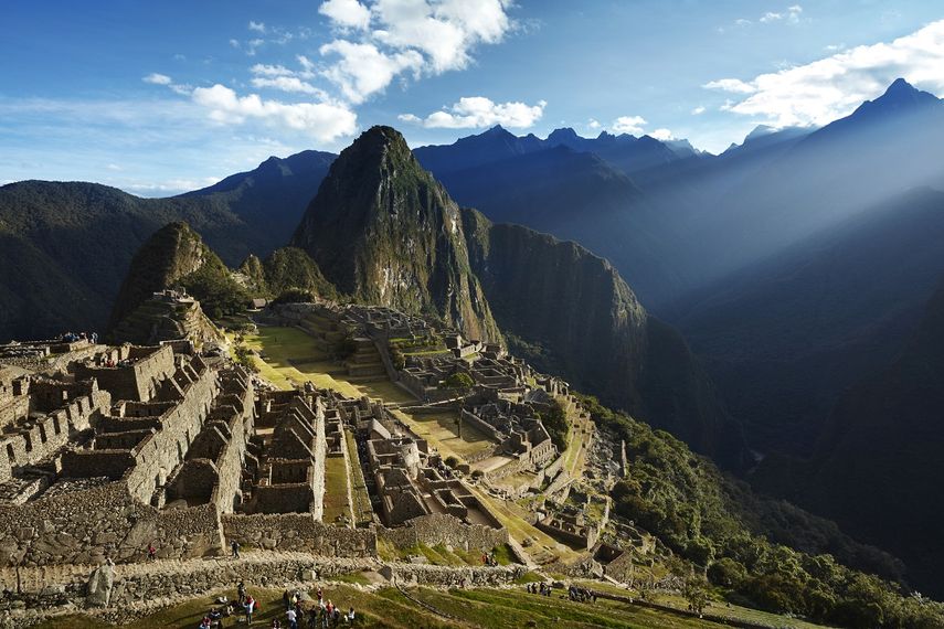 A la ciudadela inca de Machu Picchu se puede subir a pie o en tren