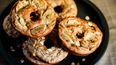 El sabor dulce de esta receta se logra con las bananas y los arándanos.