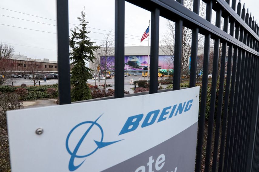 Imagen de la entrada de una de las plantas de ensamblaje del gigante Boeing.