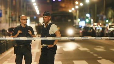 La Policía desplegó un amplio perímetro de seguridad en torno al lugar de los hechos e informó de que la situación está bajo control.