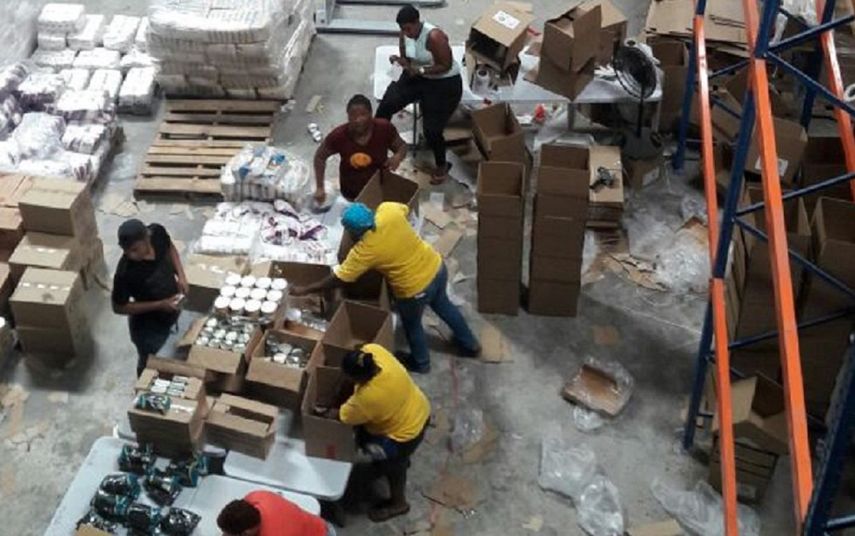 La etiqueta de las cajas Clap dice que todos los  productos son importados por el Gobierno Nacional desde México.