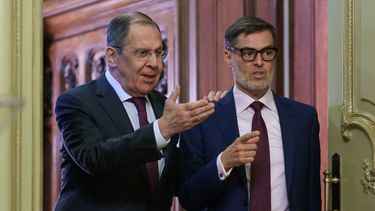 El canciller chavista Félix Plascencia escoltado por Serguéi Lavrov el 08NOV21 en Moscú.&nbsp;