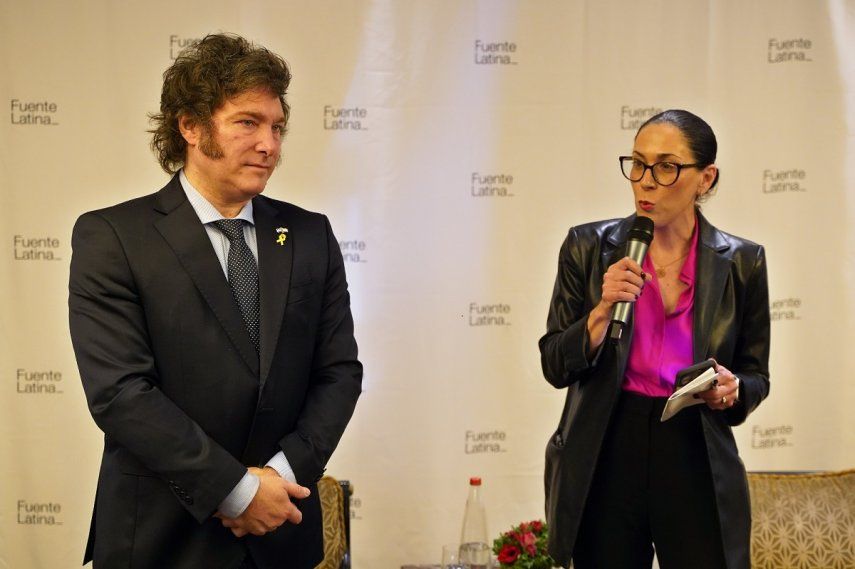 El presidente de Argentina Javier Milei y Leah Soibel, CEO de Fuente Latina.