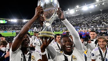 El Real Madrid celebra la Supercopa de Europa sobre el Eintracht de Fránkfort