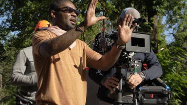 En esta imagen proporcionada por RLJE films el actor y director David Oyelowo en el set The Water Man una película de David Oyelowo.