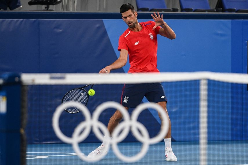 El serbio Novak Djokovic asiste a una sesión de entrenamiento en el Ariake Tennis Park antes de los Juegos Olímpicos de Tokio 2020&nbsp;