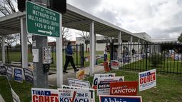 Personas llegan a un centro de votación para votar el día de las elecciones en el Centro Multiservicios Metropolitano West Gray en Houston, Texas, el 3 de marzo de 2026. Personas llegan a un centro de votación para votar el día de las elecciones en el Centro Multiservicios Metropolitano West Gray en Houston, Texas, el 3 de marzo de 2026.