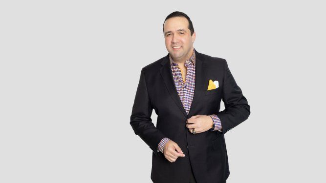Francisco Espinoza,&nbsp;broker de seguros y mentor de liderazgo empresarial.