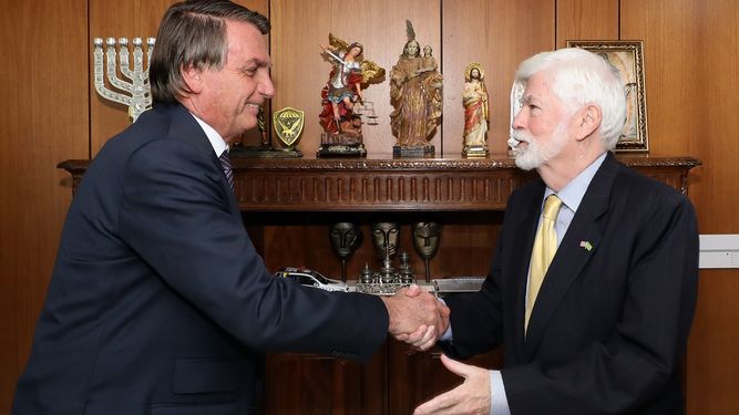 Jair Bolsonaro reunido con el enviado estadounidense Christopher Dodd el 24MAY22.