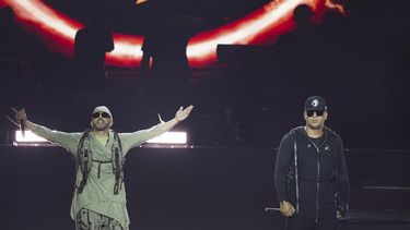 El dúo puertorriqueño de reggaetón Wisin & Yandel durante el primer concierto de su gira del adiós en la Ciudad de México el jueves 25 de agosto de 2022. 