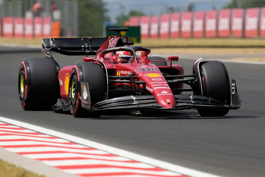Charles Leclerc, de Ferrari, conduce en la primera sesión de práctica para el Gran Premio de Hungría de la Fórmula Uno, en Mogyorod, cerca de Budapest, Hungría, el viernes 29 de julio de 2022.&nbsp;