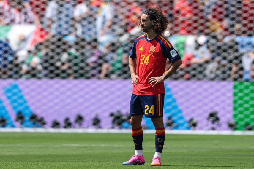 Marc Cucurella, en el terreno de juego antes de la final del Mundial de Fútbol de 2026 entre España y Argentina
