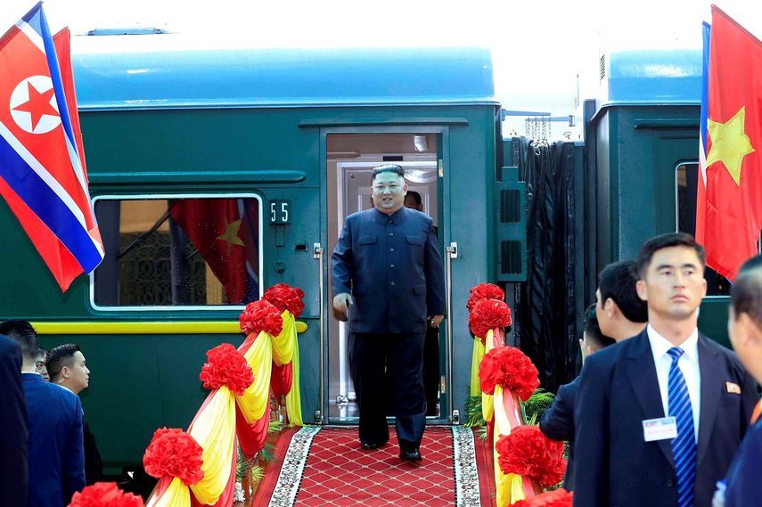 El líder norcoreano, Kim Jong-un, llega a la estación de ferrocarril Dong Dang, en Hanói, Vietnam, para su segunda cumbre con el presidente Donald Trump.