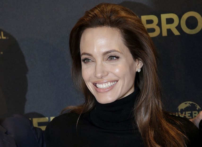 Angelina Jolie posa durante una sesión de fotos de la cinta Unbroken en Berlín, 2014. (AP). 