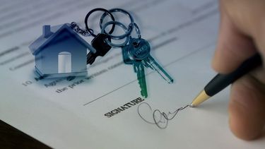 En estos momentos, rentar o comprar una vivienda implica grandes gastos.