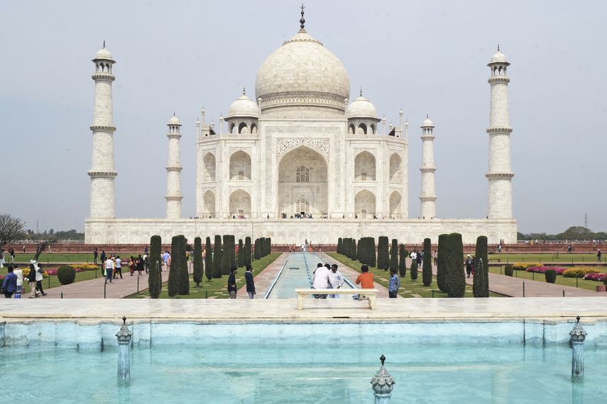 En esta imagen del 16 de marzo de 2020, se ve un bajo número de turistas en Taj Mahal en medio de la preocupación por la propagación del nuevo coronavirus.&nbsp;