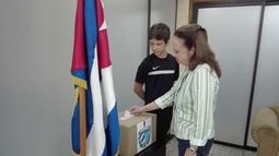 María del Pilar Fernández, embajadora de Cuba en Guatemala, participa en en referendo constitucional que excluye a los cubanos que residen fuera de la Isla.