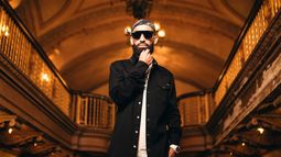 Fotografía cedida por 5thphvse donde aparece el cantante Arcángel quien anunció las fechas de la primera etapa de su gira, La 8va Maravilla World Tour 20 Aniversario.