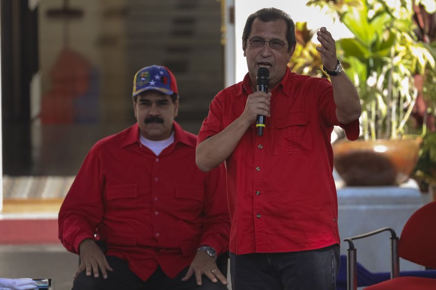 Adán Chávez (i) fue gobernador de Barinas, miembro de la Constituyente y embajador en La Habana en 2004.&nbsp;&nbsp;