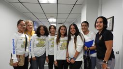 Miembros del equipo Swimming Team Milander de Hialeah.